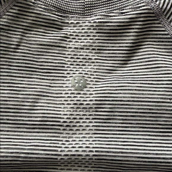 Swiftly stripped short sleeve tee size 10 Lululemon - Picture 4 of 4